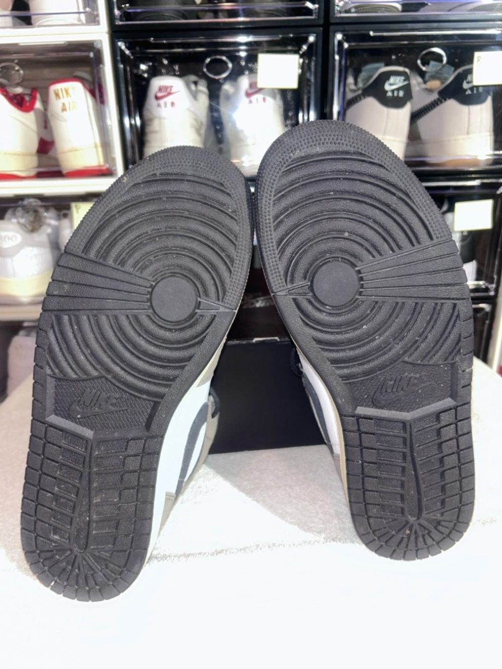 the Air Jordan 1 Mid SE in the "Cave Stone" # HQ2011-100 No Box - Picture 5 of 7